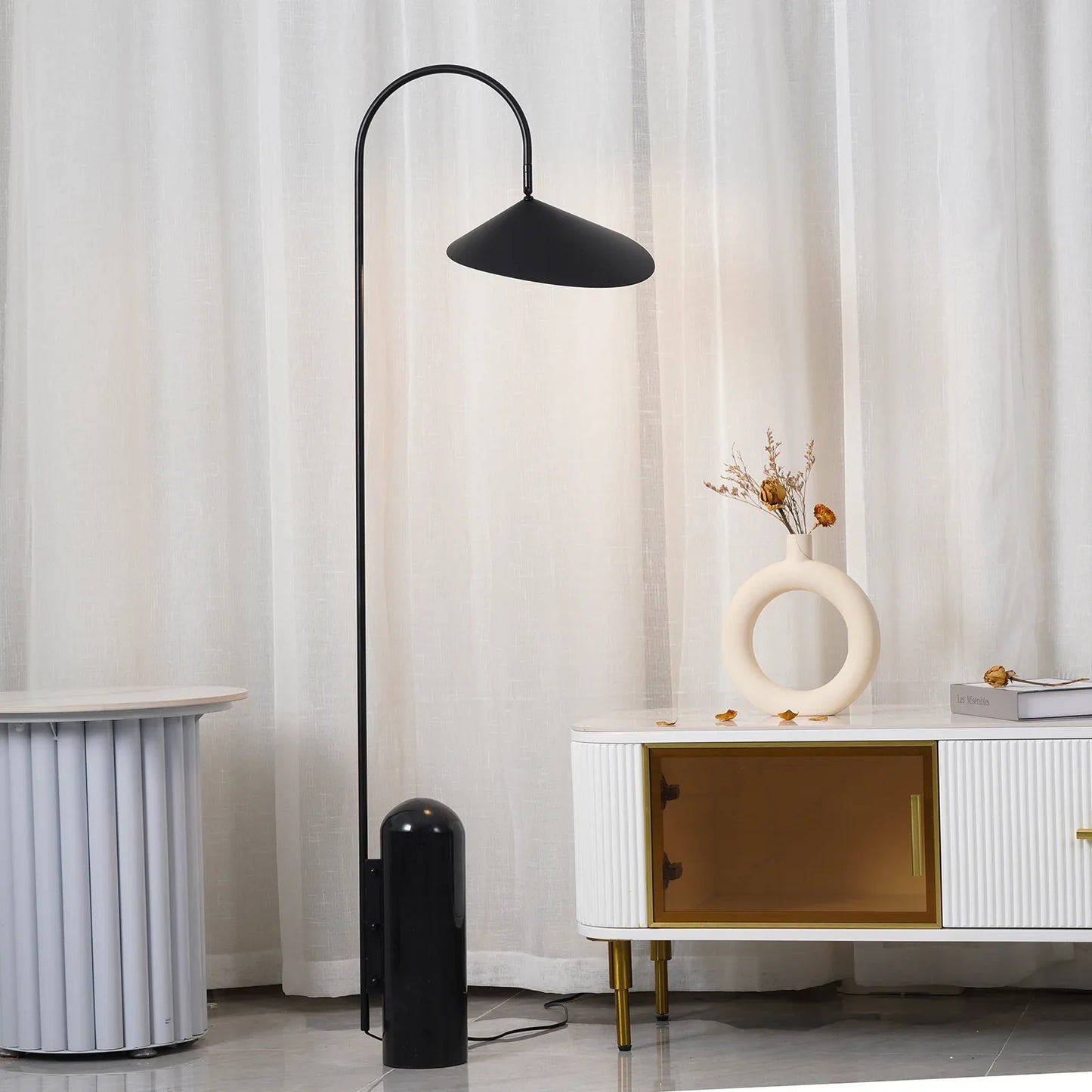 Minimalistische Marmeren Vloerlamp - Elegante Designlamp met Verstelbare Kap