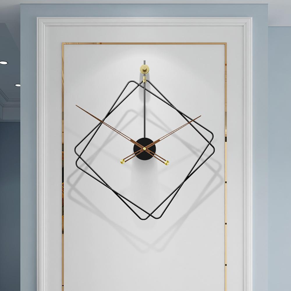 Grote Geometrische Wandklok met Modern Metalen Design