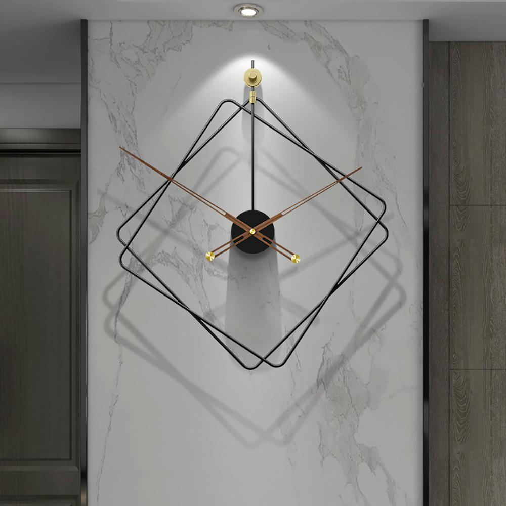 Grote Geometrische Wandklok met Modern Metalen Design