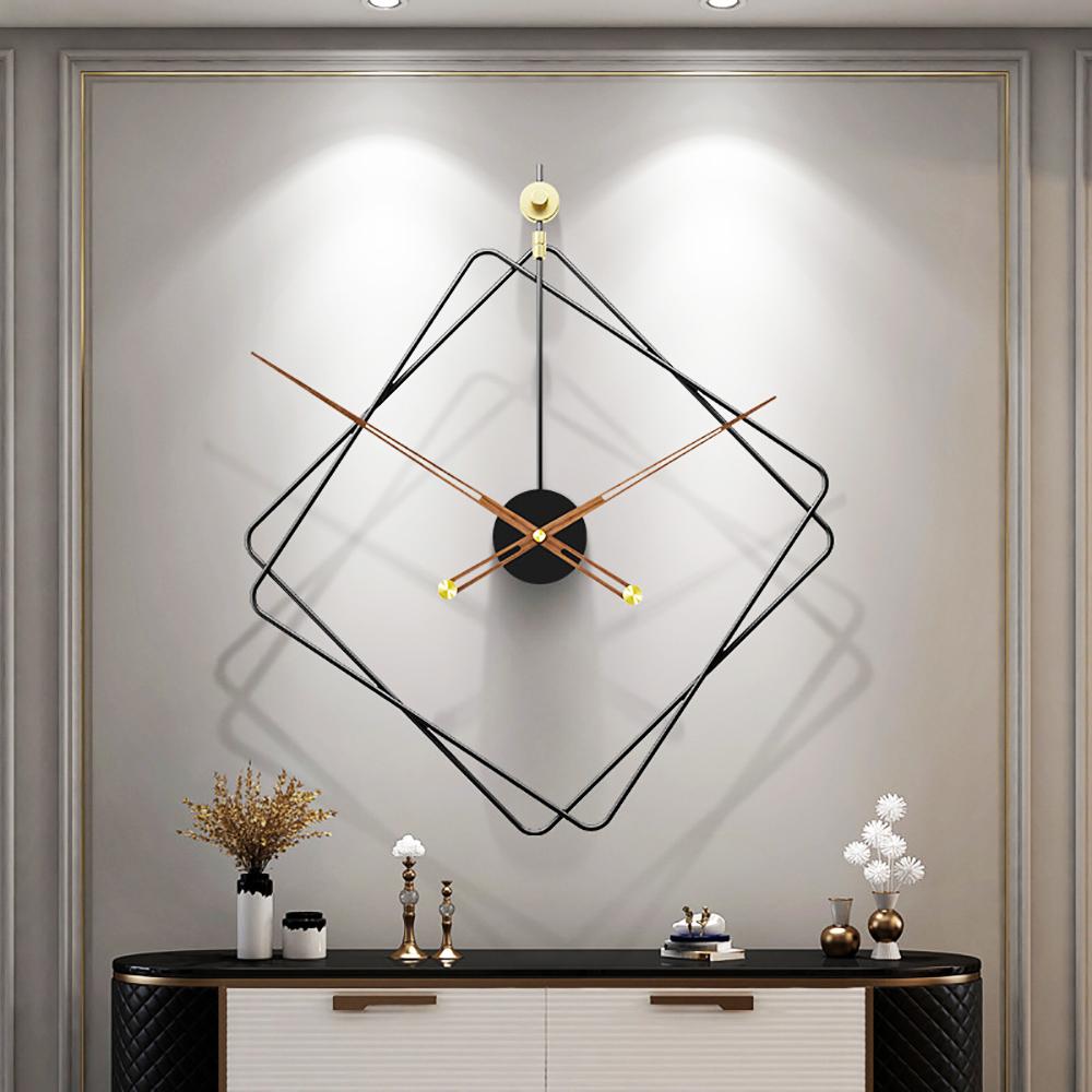 Grote Geometrische Wandklok met Modern Metalen Design