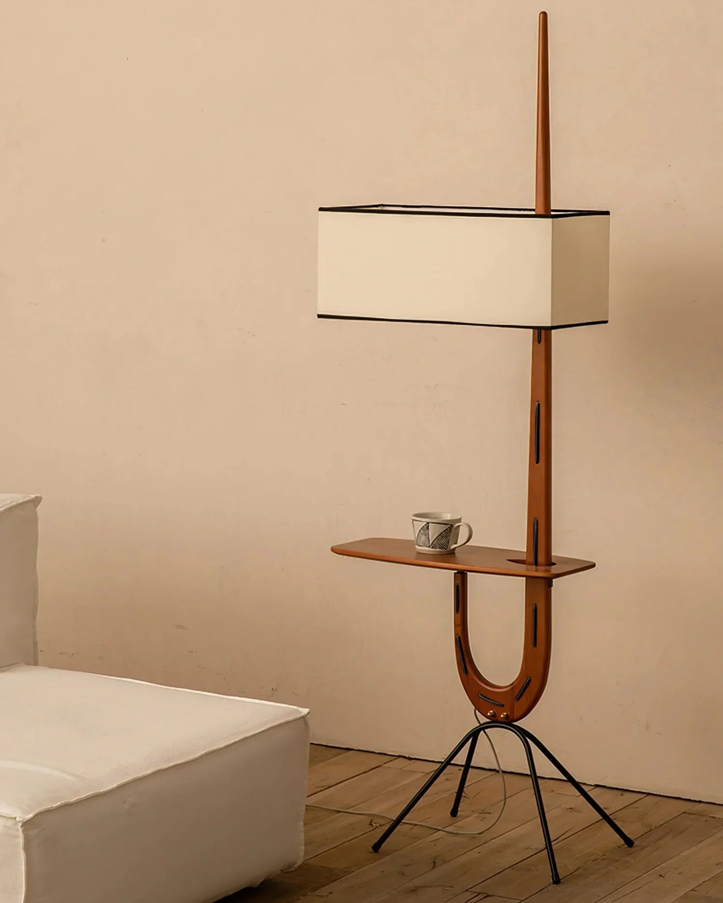 Unieke Giraffe Vloerlamp - Houten Designlamp met Stoffen Kap voor Moderne Interieurs