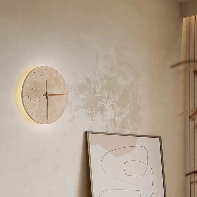 Tavora Minimalistische Ronde Klok - LED Wandlamp met Travertijn Hout