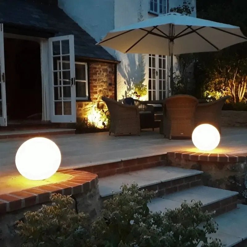 Orbiora™ Sferische Tuinlamp – Draadloze LED Buitenverlichting met 16 Kleuren en Afstandsbediening