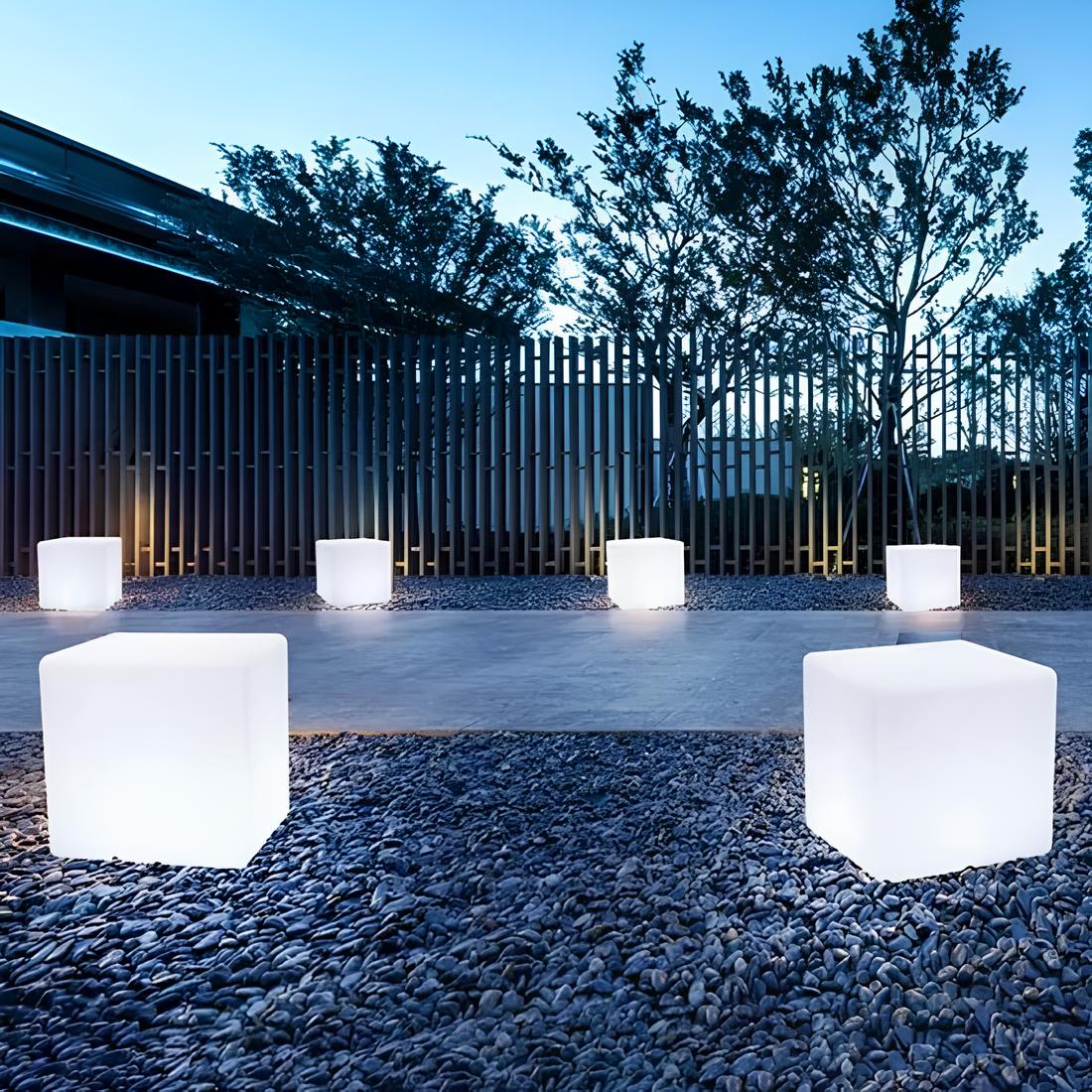 LumiKubus™ - LED Tuinlamp met Moderne Stijl en Kleuropties