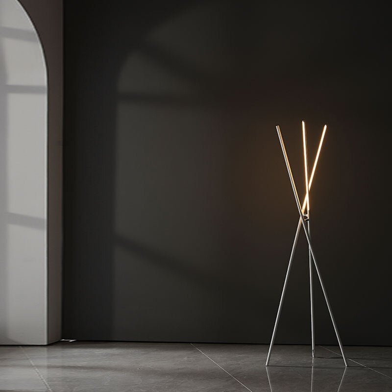 AluTrio™ Moderne Vloerlamp met Driepoot Ontwerp