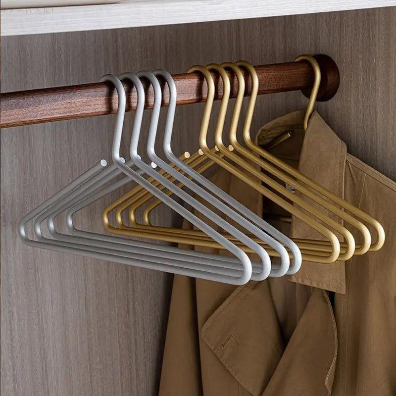 Anti-Slip Luxe Kledinghanger - Massieve Matte Kleerhangers voor Duurzaam Gebruik (Set van 5)