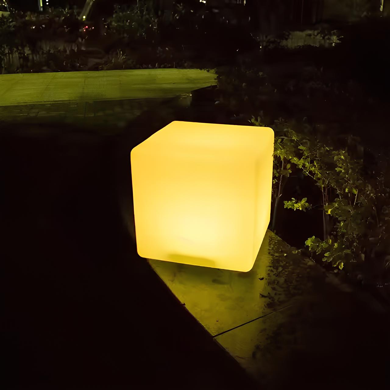 LumiKubus™ - LED Tuinlamp met Moderne Stijl en Kleuropties