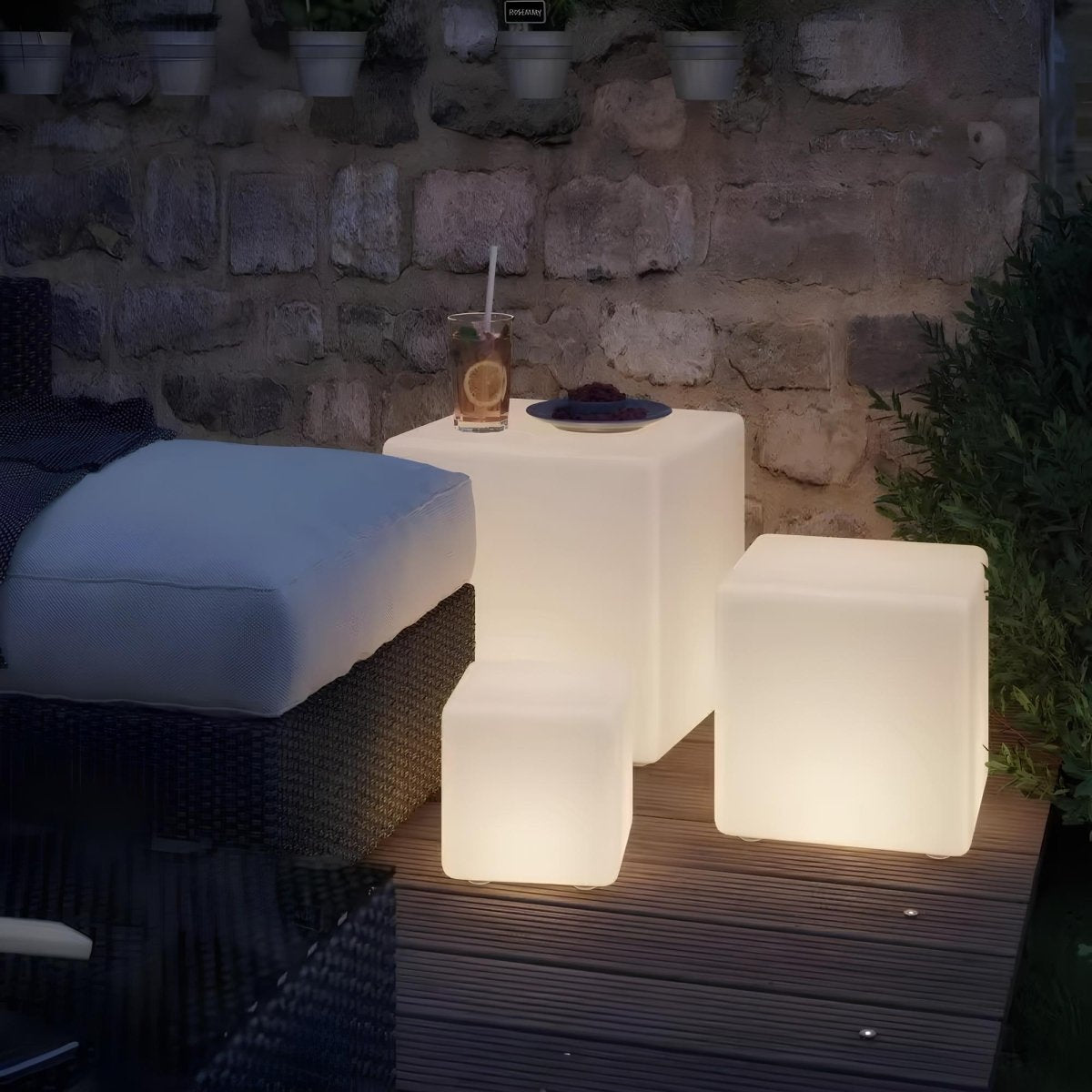 LumiKubus™ - LED Tuinlamp met Moderne Stijl en Kleuropties