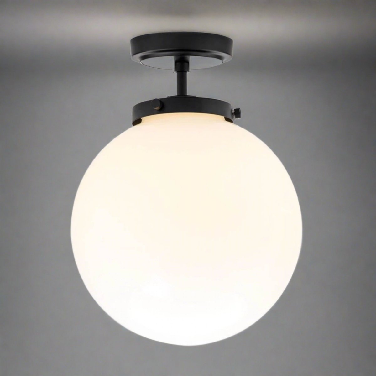 Moderne Glazen Plafondlamp - Gouden Badkamerlamp met Opaline Bol