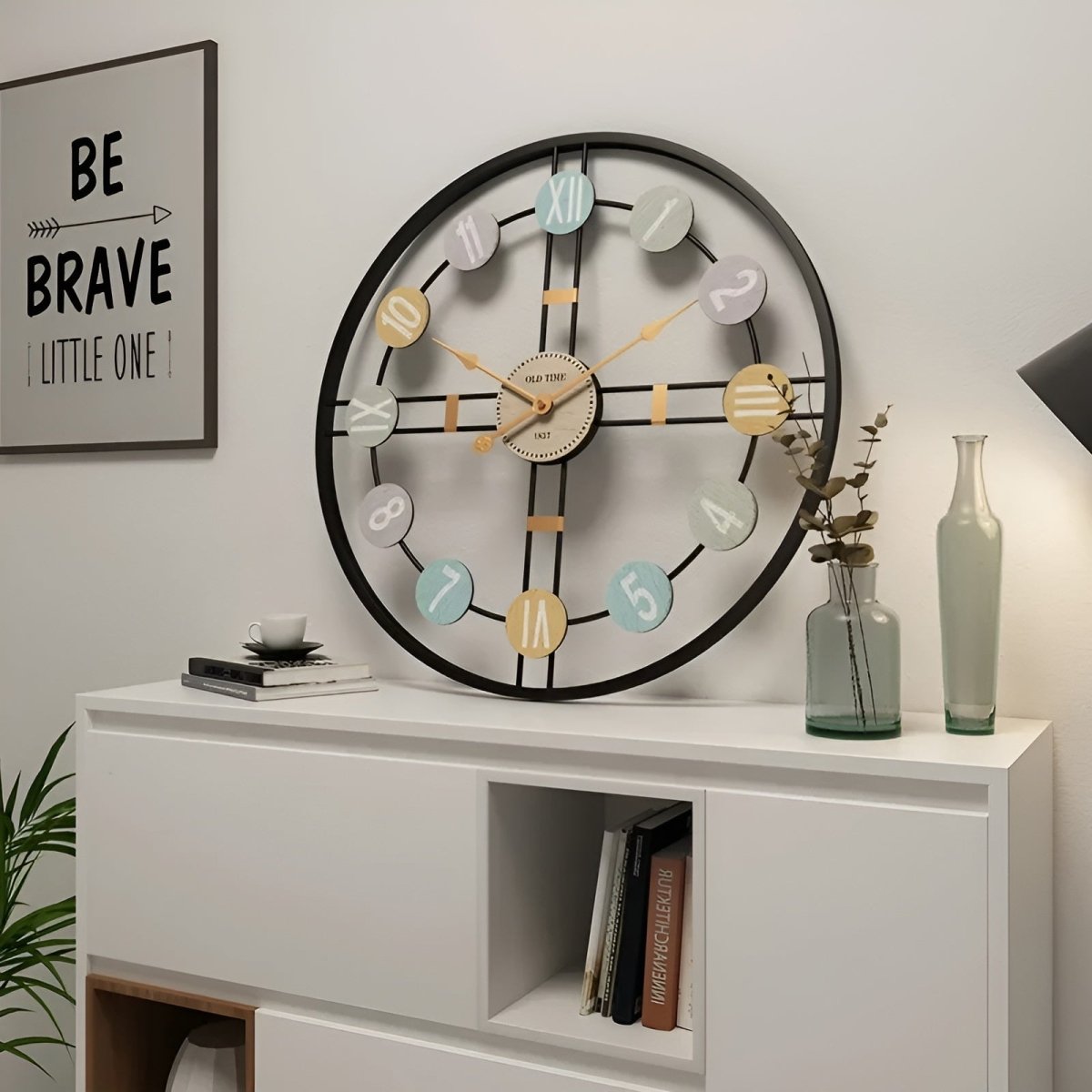 UrbanCharm™ Vintage Metalen LED Wandklok | Stijlvol Slingerontwerp voor Moderne en Klassieke Interieurs