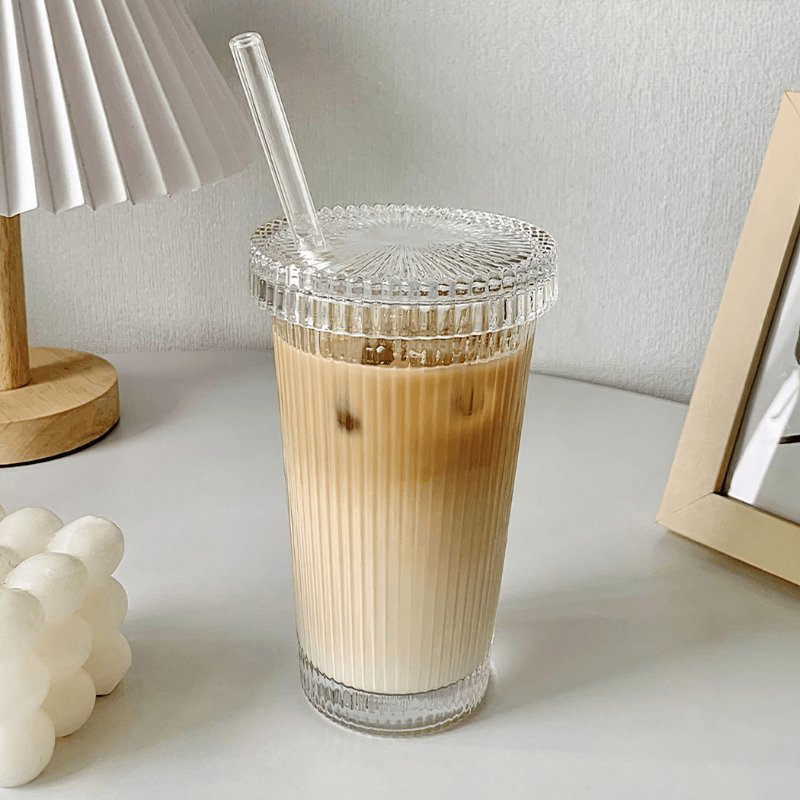 Geribbelde Glazen Beker met Rietje - Stijlvolle Tumbler voor Koffie en Iced Drinks