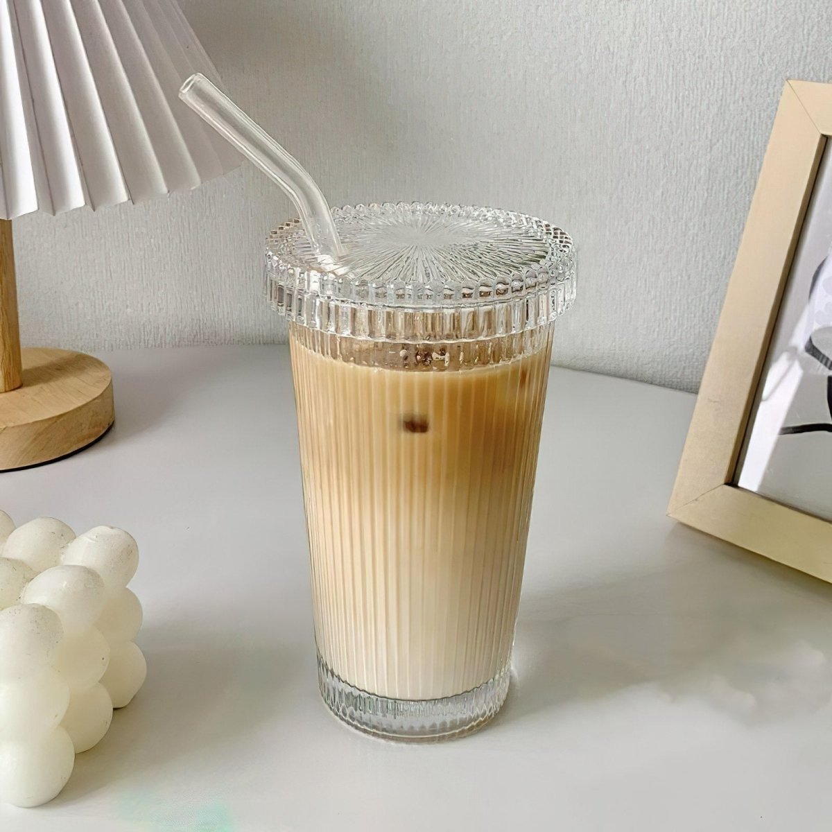 Geribbelde Glazen Beker met Rietje - Stijlvolle Tumbler voor Koffie en Iced Drinks