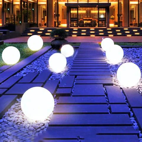 Orbiora™ Sferische Tuinlamp – Draadloze LED Buitenverlichting met 16 Kleuren en Afstandsbediening